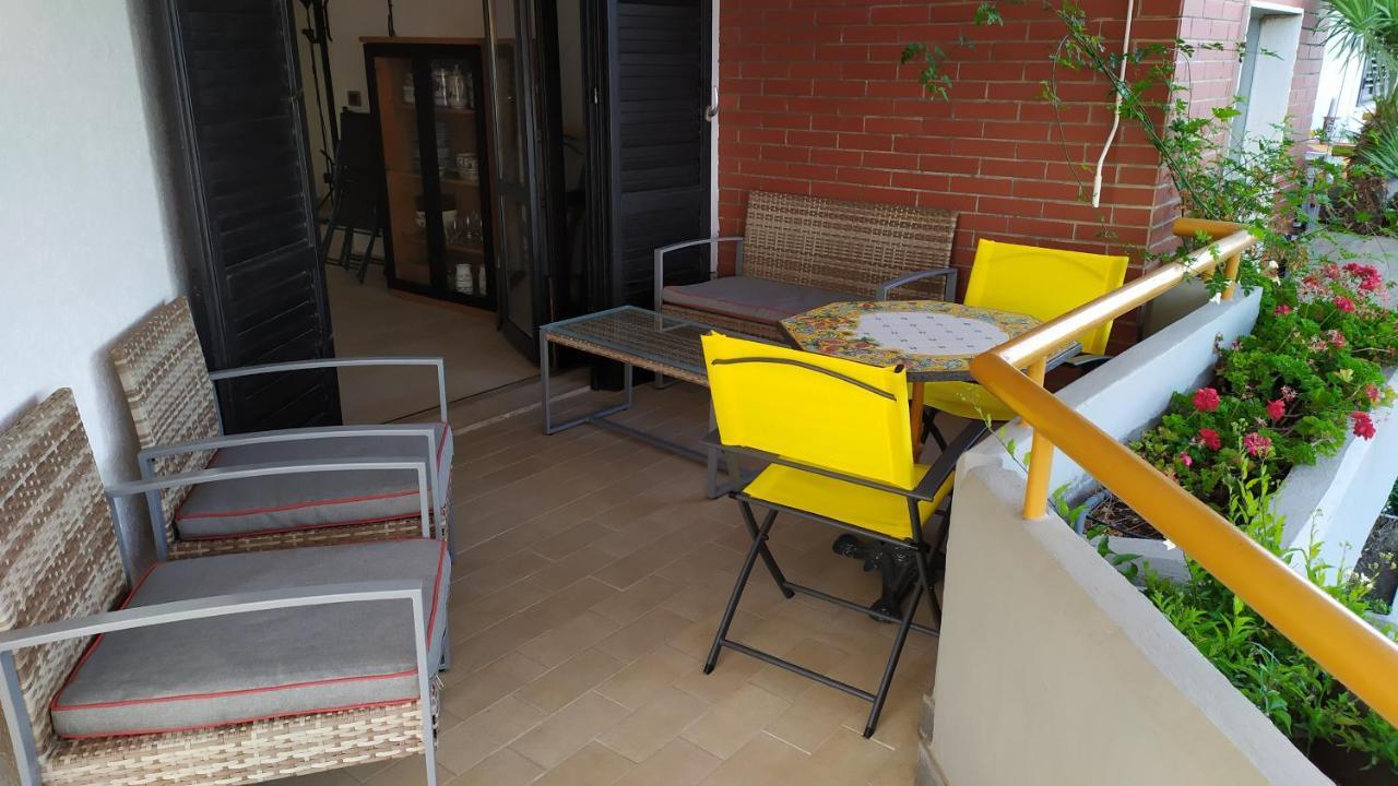 Nero Basalto Azzurro Mare Bed and Breakfast Aci Castello Buitenkant foto