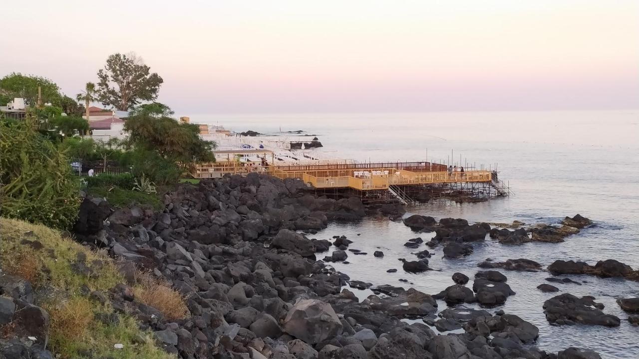 Nero Basalto Azzurro Mare Bed and Breakfast Aci Castello Buitenkant foto