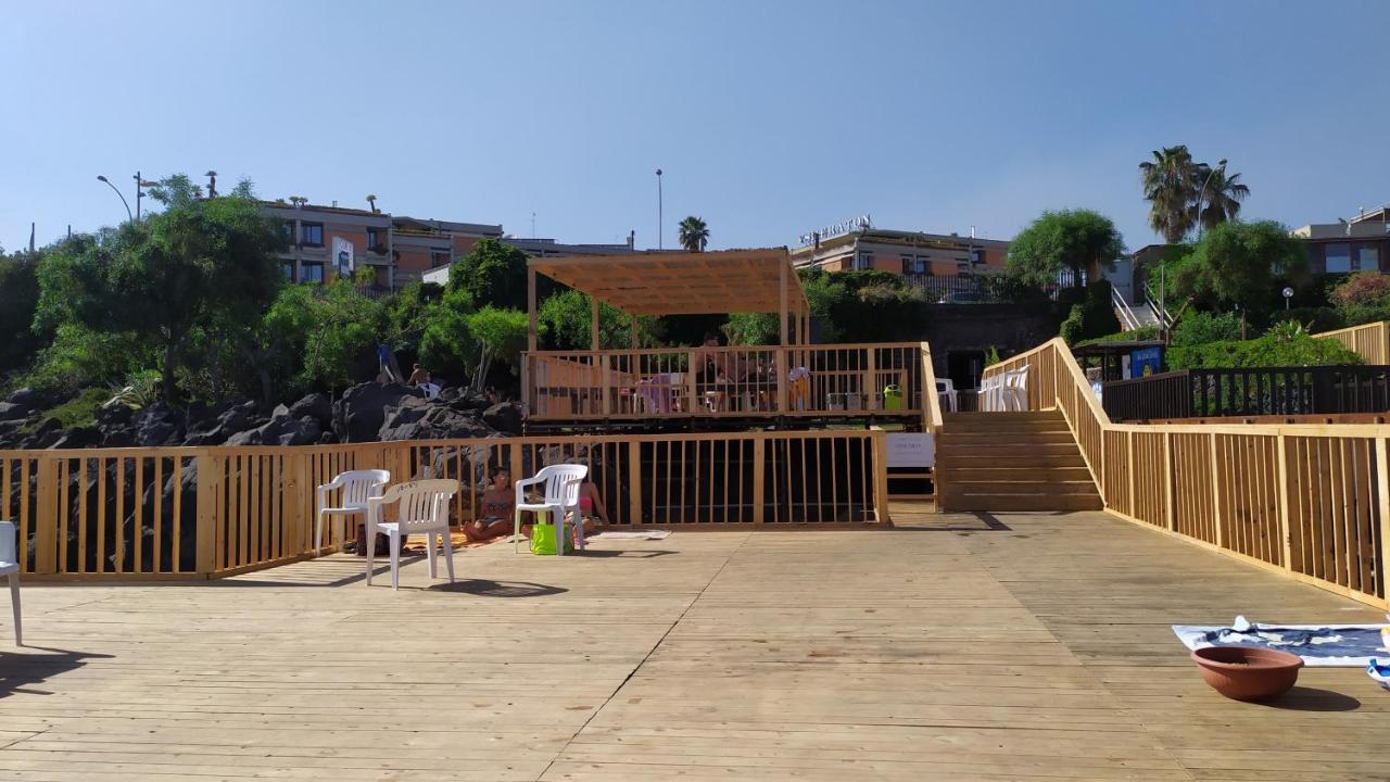 Nero Basalto Azzurro Mare Bed and Breakfast Aci Castello Buitenkant foto